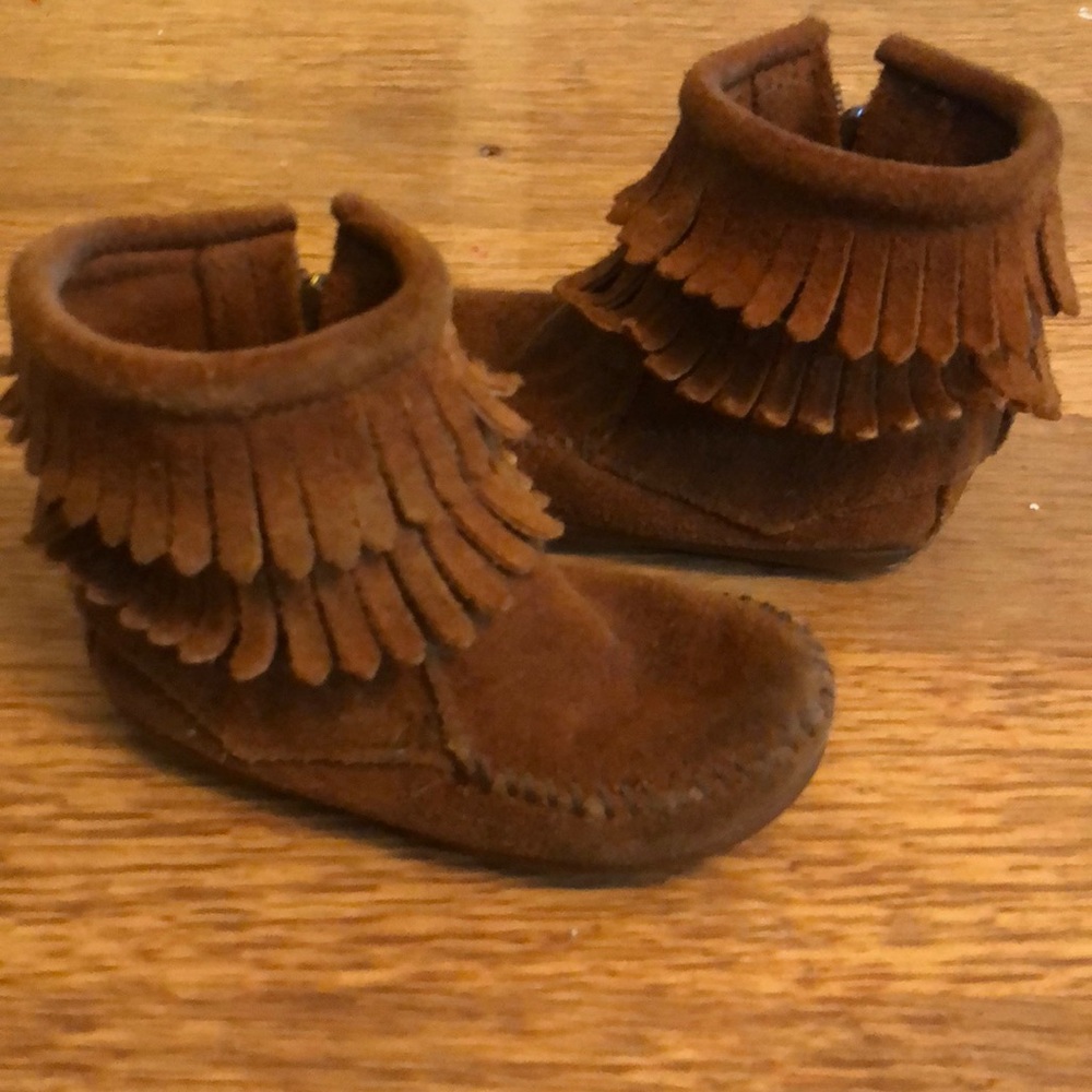Minnetonka high top moccasins T7